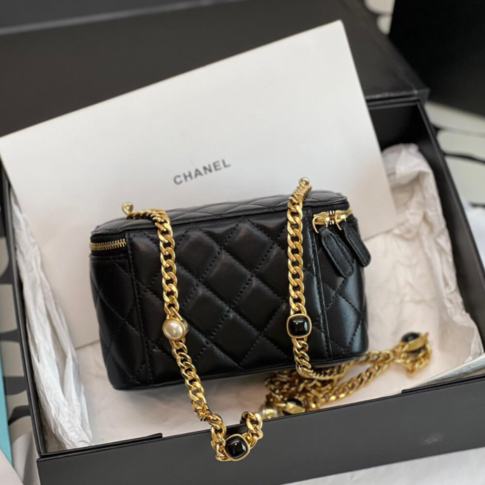Ch*el vanity with chain