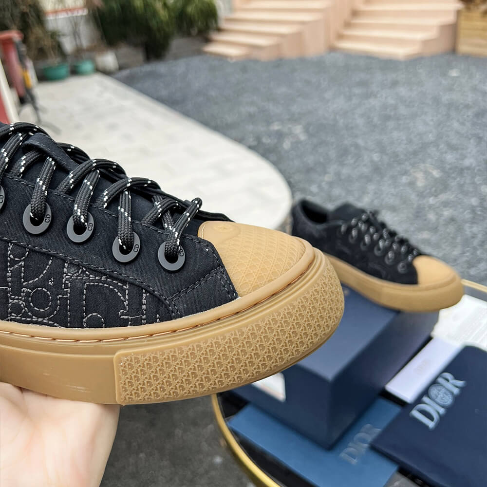 D*or b33 sneaker